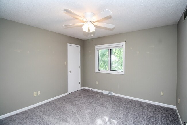 Building Photo - Beautiful Single Family Home located in South Columbia