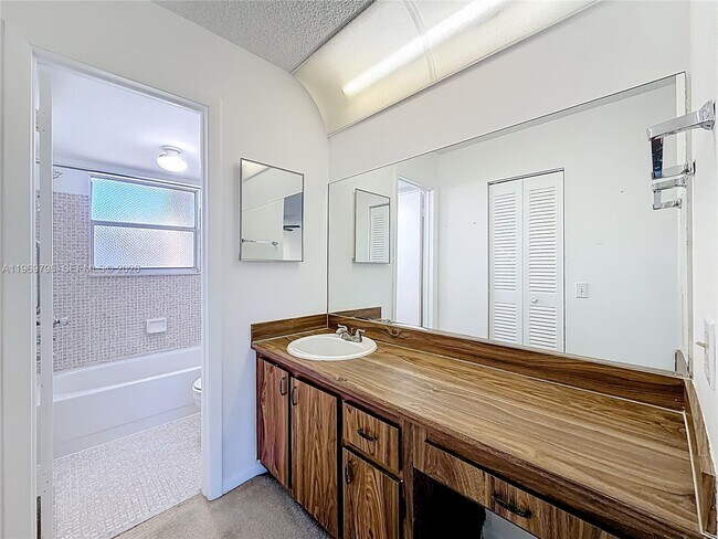 Building Photo - 6750 Royal Palm Blvd