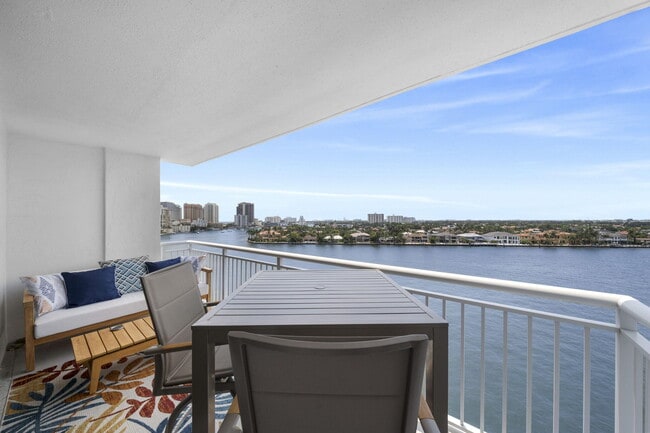 Building Photo - 511 Bayshore Dr