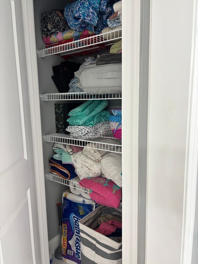 Building Photo - Spacious 4BR/3BA Creekside West Home with Screened Porch, Fenced Yard & 3-Car Garage