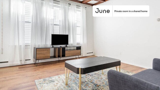 Building Photo - Room in Shared 4 bed/1 bath home