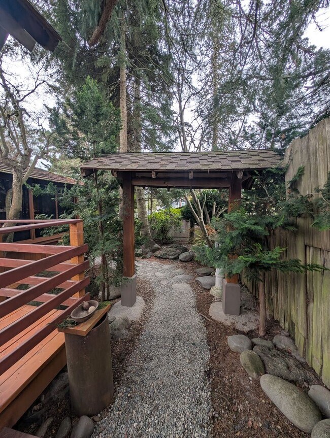 Building Photo - Rent Your Own Oasis! Available Now!