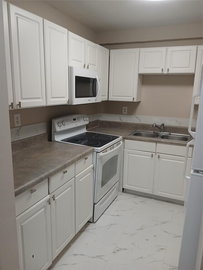 Building Photo - 4124 NW 88th Ave