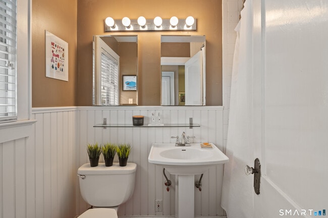 Building Photo - 13 Birch St