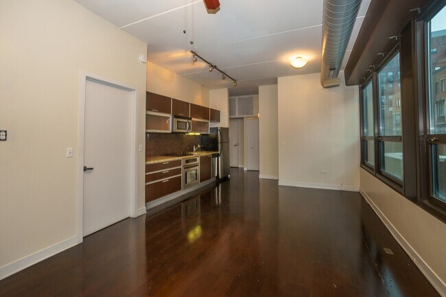 Building Photo - 660 W Wayman St