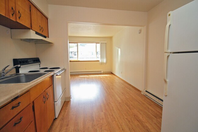 Building Photo - 7312-7334 N Lancaster Ave