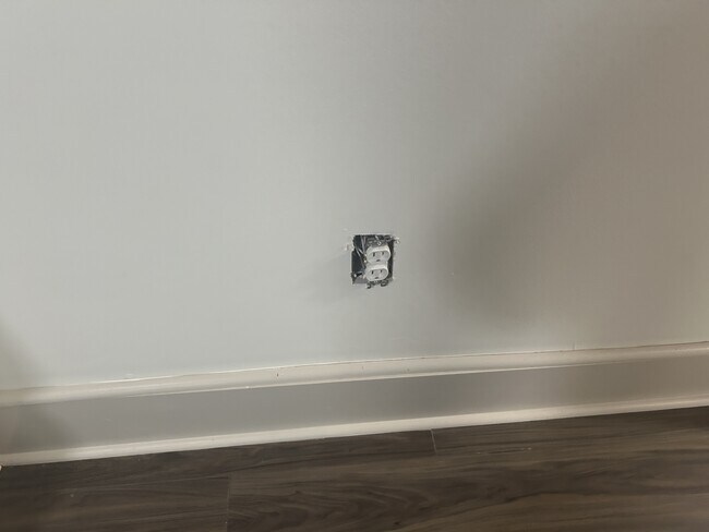 Building Photo - 895 Kney St