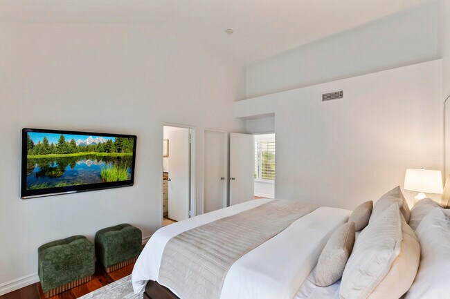 Building Photo - 55935 Pinehurst