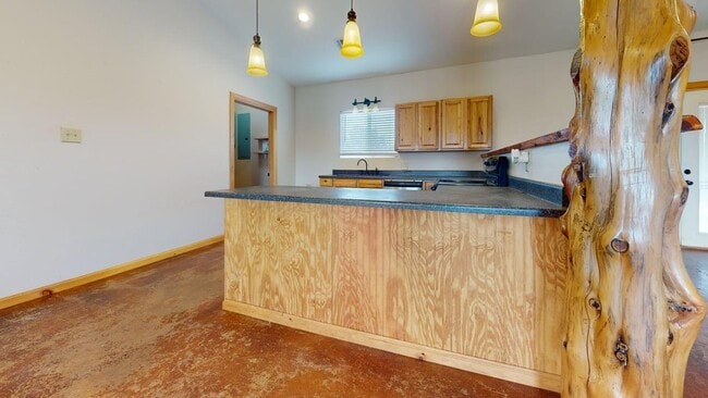 Building Photo - 12748 NE Wolf Rd