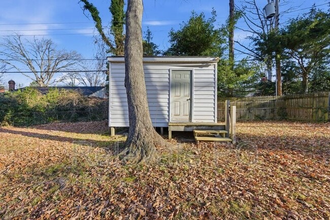 Building Photo - 8410 Yolanda Rd