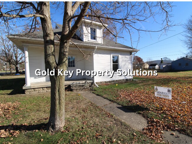 Building Photo - MUNCIE Updated 2 BR 1 BA House with New Fl...