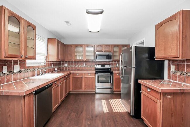 Building Photo - Spacious 3BD/2.5BA Home in Cabarrus Crossing!