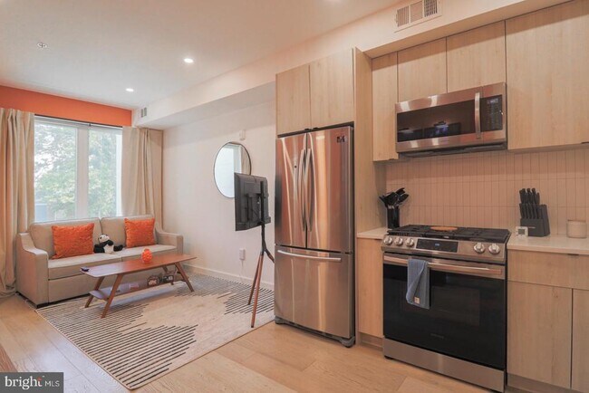 Building Photo - 1806 I St NE