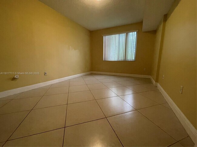 Building Photo - 6984 SW 39th St