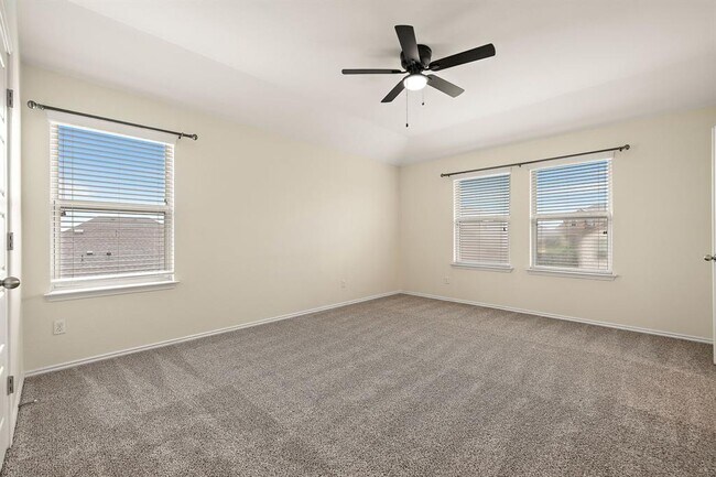 Building Photo - 713 Carillion Dr