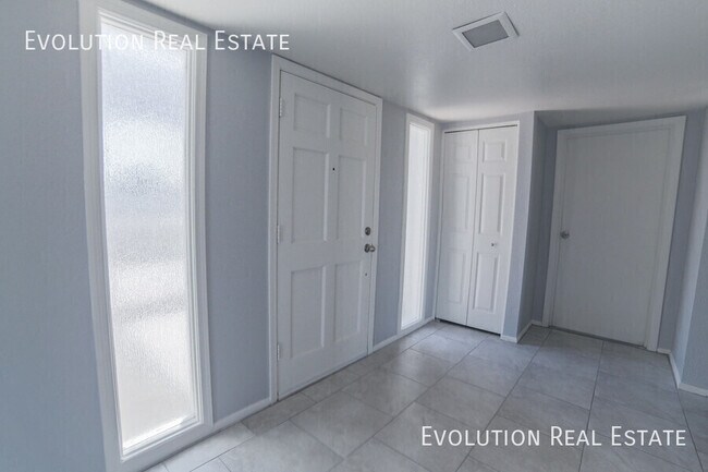 Building Photo - 2110 S Shannon Dr