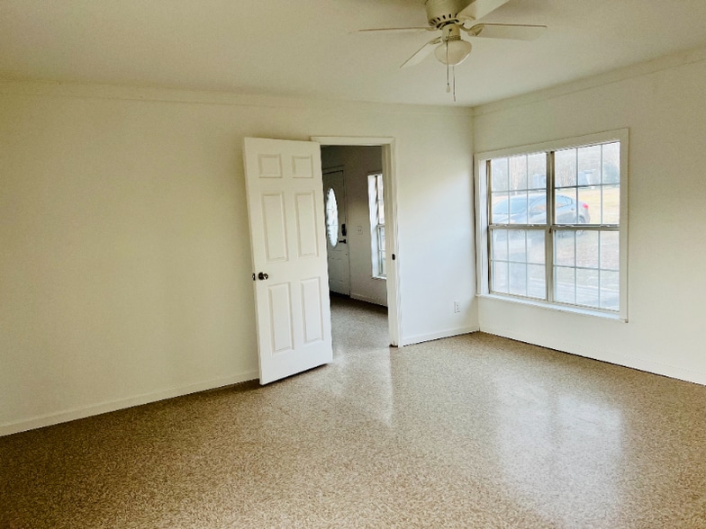 Building Photo - 100 Old Plank Rd