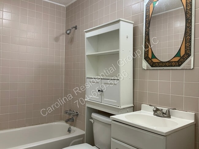 Building Photo - 607 Forest Ave