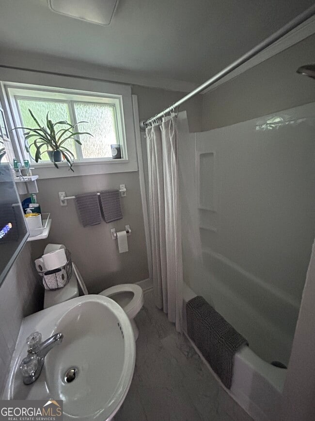 Building Photo - 601 Heard