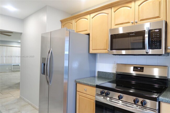 Building Photo - 3922 NE 166th St