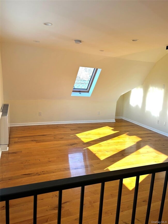 Building Photo - 409 W 261st St