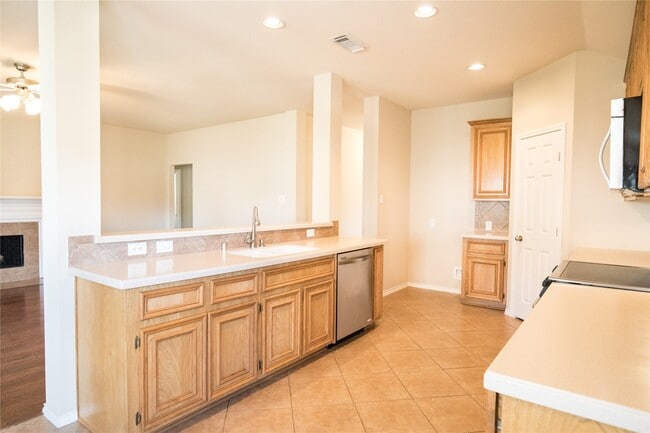 Building Photo - 416 Laddingford Ln