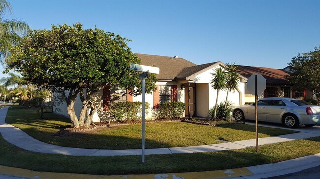 Building Photo - 1301 SE Carrington Ct