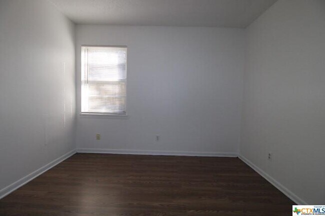 Building Photo - 409 Short Ave