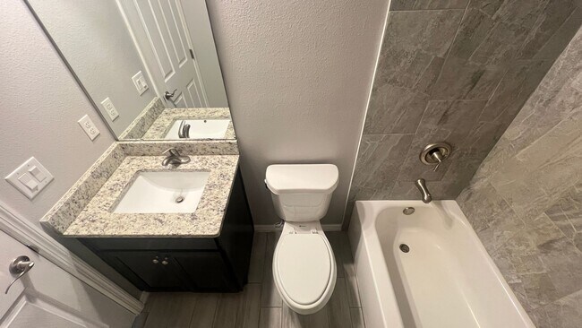 Building Photo - Beautiful 3 Bedroom, 2 Bathroom Home in Palm Bay!!