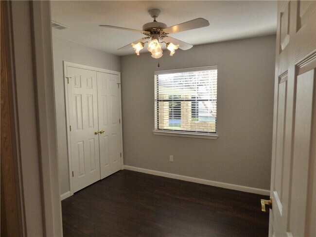 Building Photo - 6107 La Mesa St