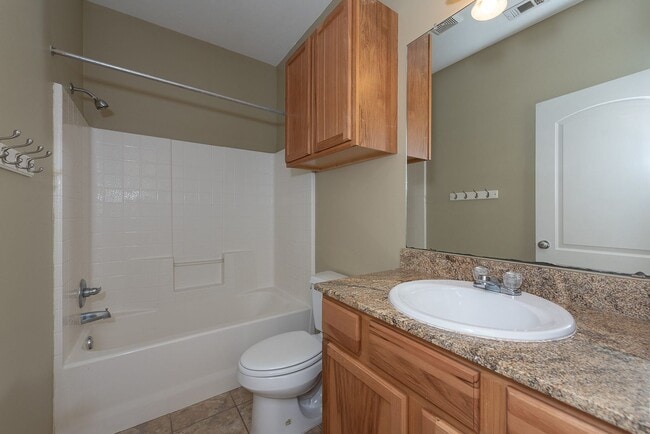 Building Photo - 1 Bed + 1 Bath - Spacious Floorplan close to A&M