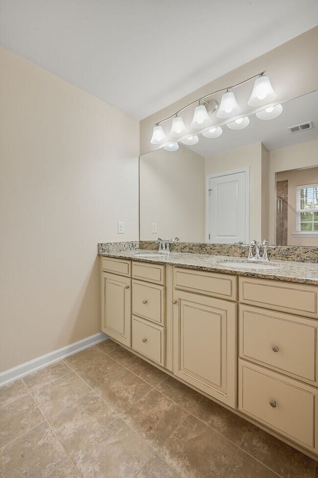 Building Photo - 3 Bedroom Townhome in Mechanicsville – $2,400/mo