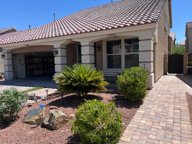 Building Photo - A Fantastic 4 Bedroom Home with the primary Downstairs, in Silverado Ranch