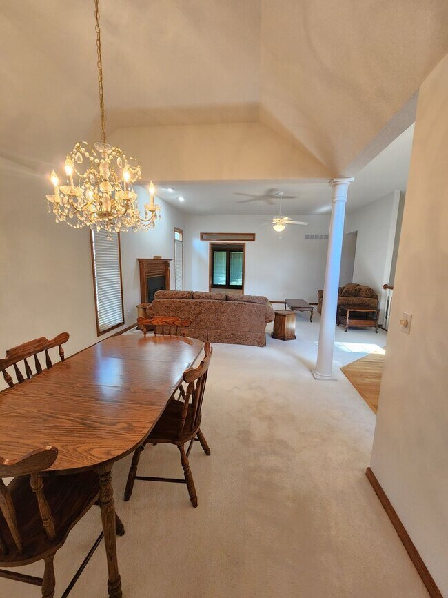 Building Photo - Executive 3+BR, 3BTH Rancher, 2car gar (with ALL utilities only $450/mo) and lawncare and snow re...