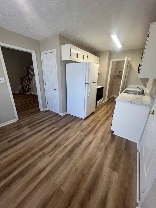 Building Photo - 3440 Sandpiper Dr