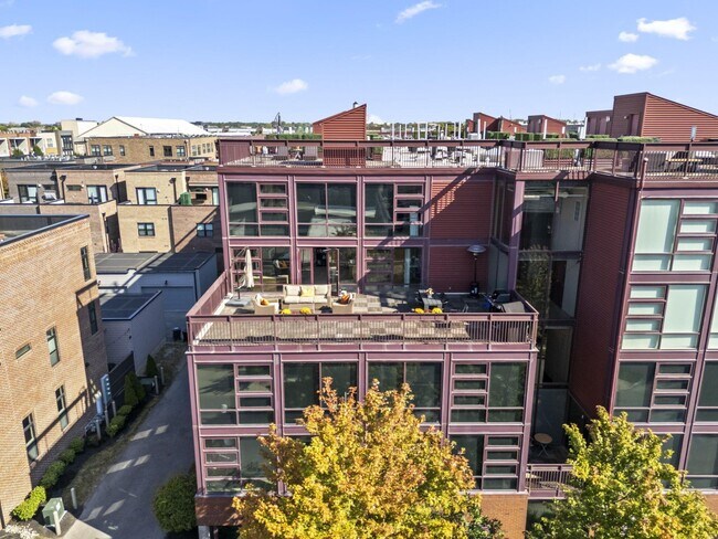 Building Photo - 367 Auden Ave