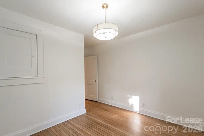 Building Photo - 152 W Park Ave