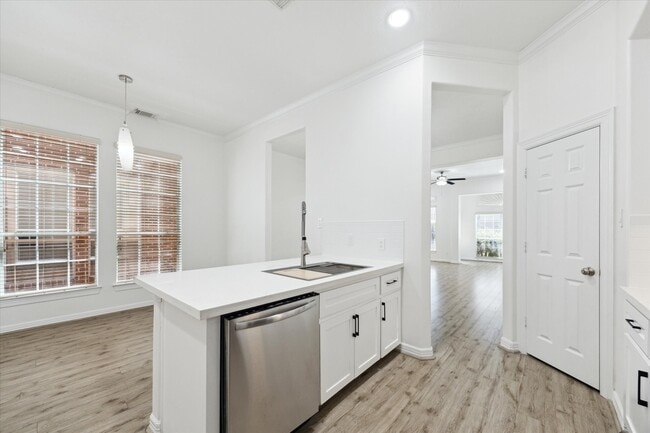 Building Photo - 13639 Brookbluff Ln