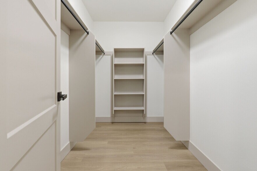 Building Photo - 437 NE Fargo St