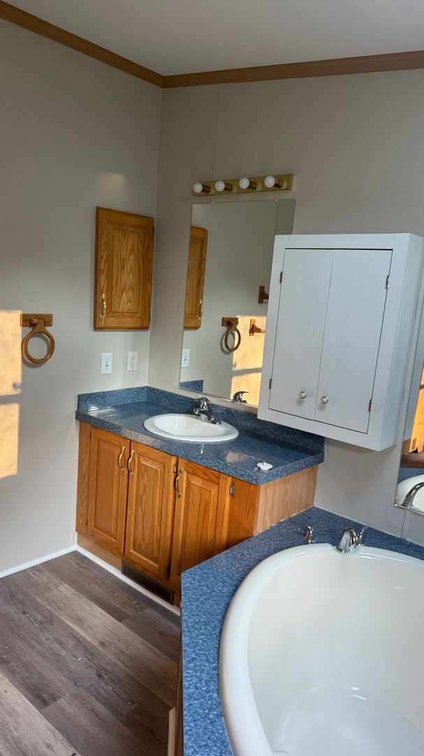 Building Photo - Large 3 bedroom Single Family Home