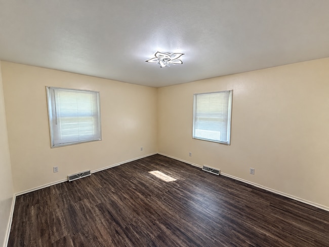 Building Photo - 118 W Dogwood Dr