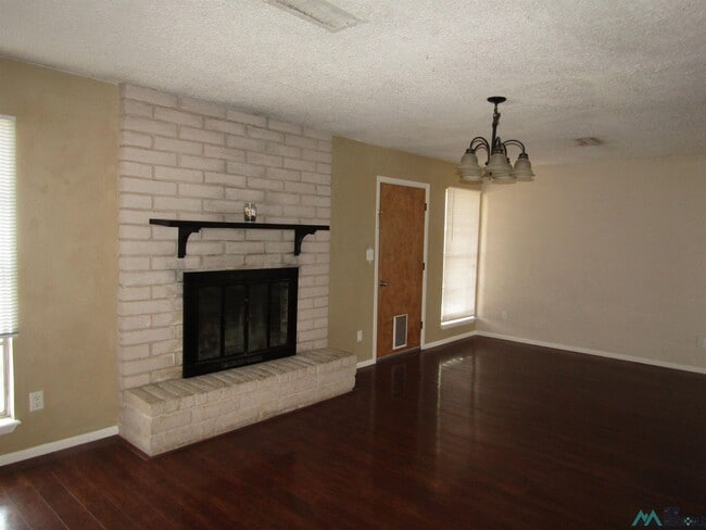 Building Photo - 1707 W Currier Ave
