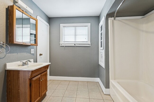 Building Photo - dsk638