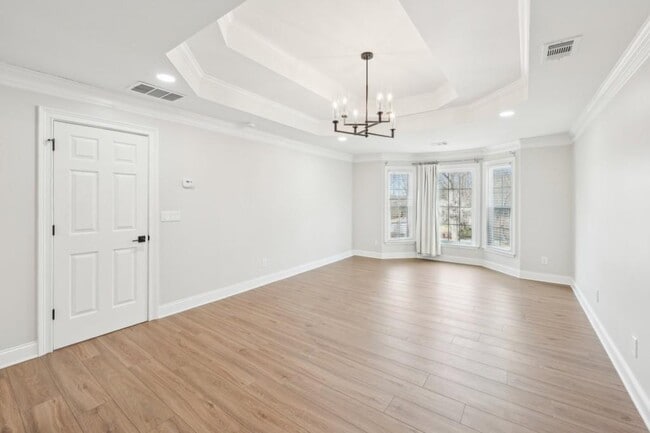 Building Photo - 1600 Spring Arbor Ct