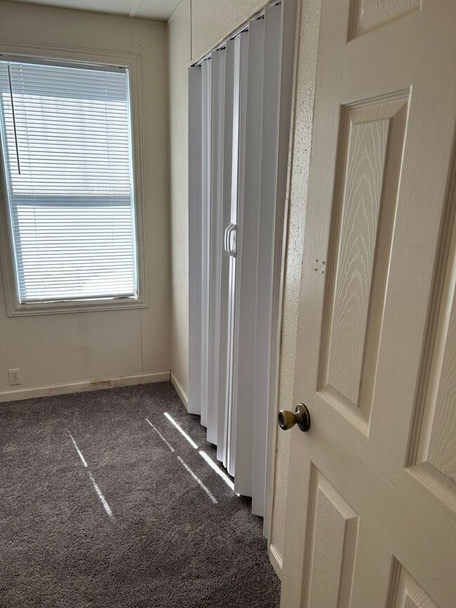 Building Photo - 2 bedroom 1 bath Charming  Mobile Home Mar...
