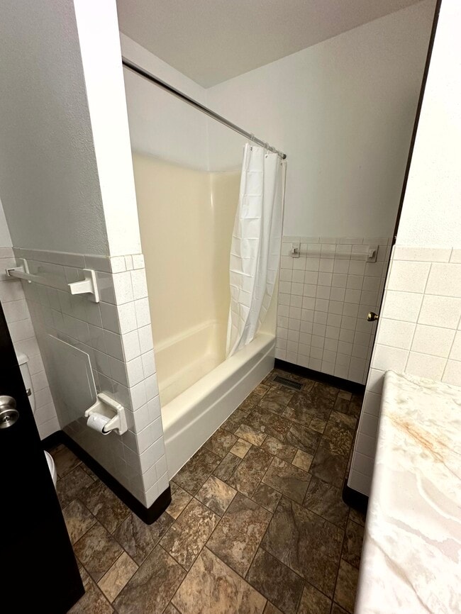 Building Photo - 111 Pin Oak Dr