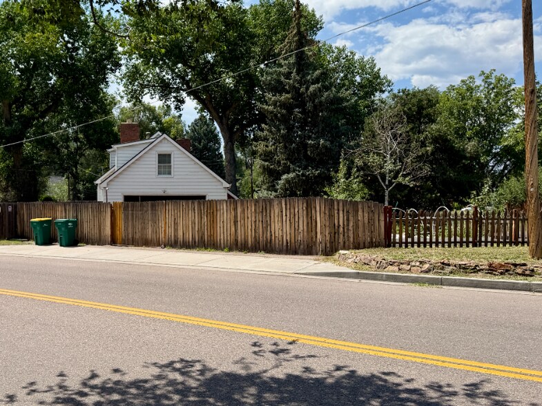 Building Photo - 1521 Columbine Blvd