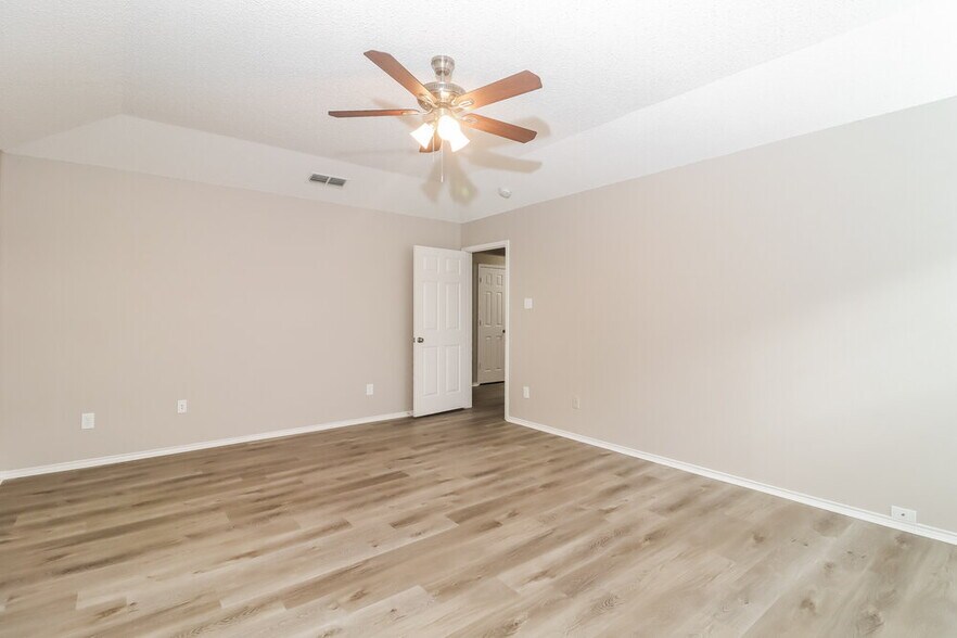 Building Photo - 5021 Flat Creek Dr