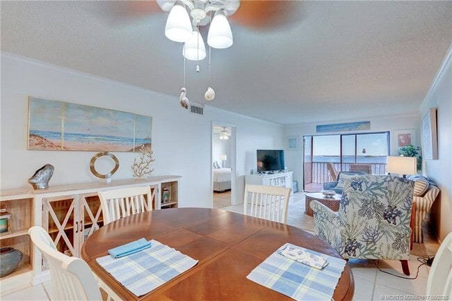 Building Photo - 10 NE Plantation Rd