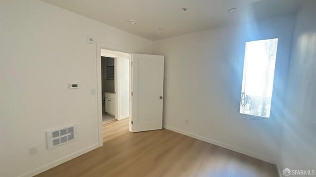 Building Photo - 1553 Leavenworth St